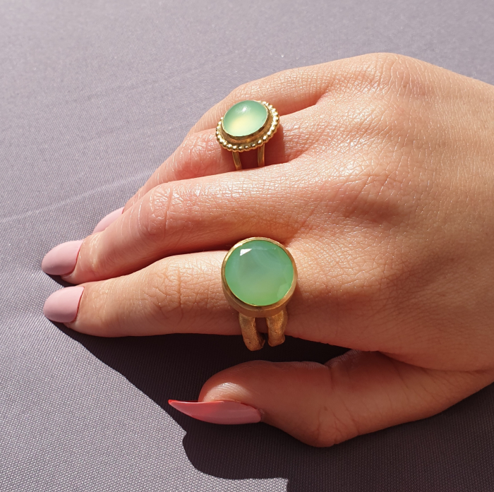 Ring "Mojitomacaron", goldplattiert mit einem Phrenit.